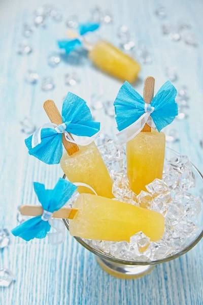 Vruchten ijs crème popsicle — Stockfoto