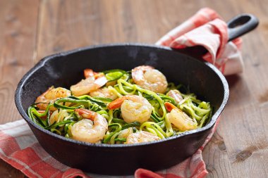 Kabak spagetti karides ile