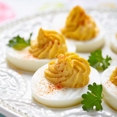 Baharatlı ve acılı yumurta
