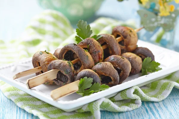 Gegrilde paddestoel met peterselie en knoflook — Stockfoto