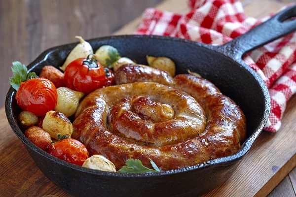 Bratwurst mit Gemüse — Stockfoto