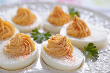 Baharatlı ve acılı yumurta