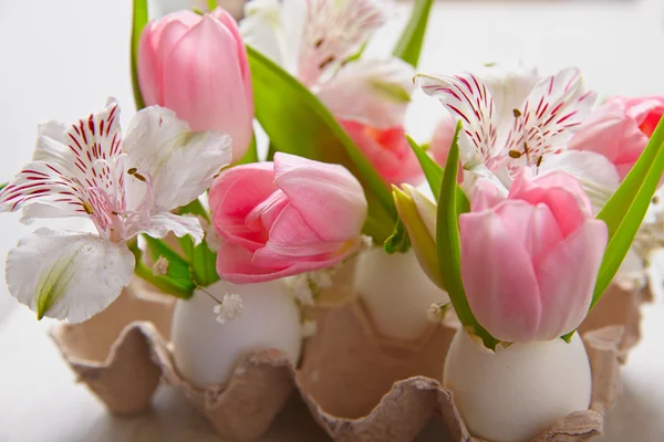 Easter decoration with flowers — Stock Photo, Image