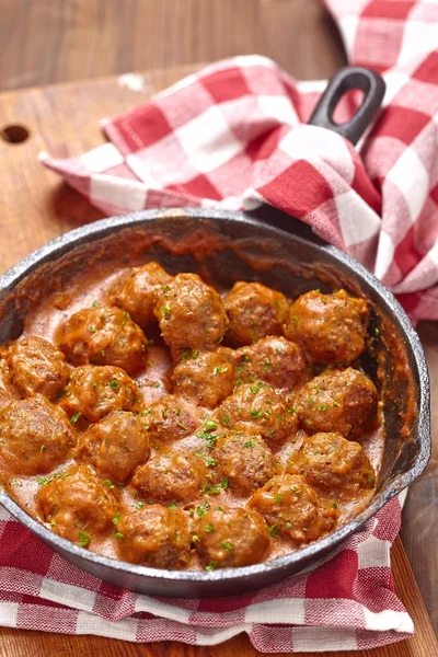 Frikadellen mit Tomatensauce — Stockfoto