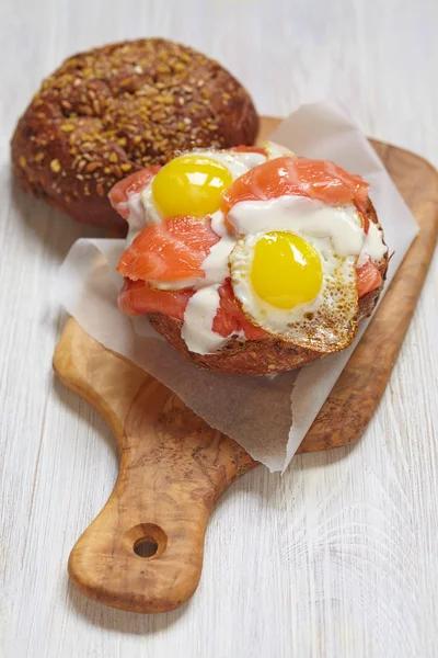 Lachsbrötchen — Stockfoto