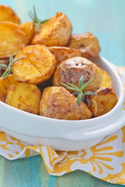 Oven baked potatoes with rosemary — Stock Photo, Image