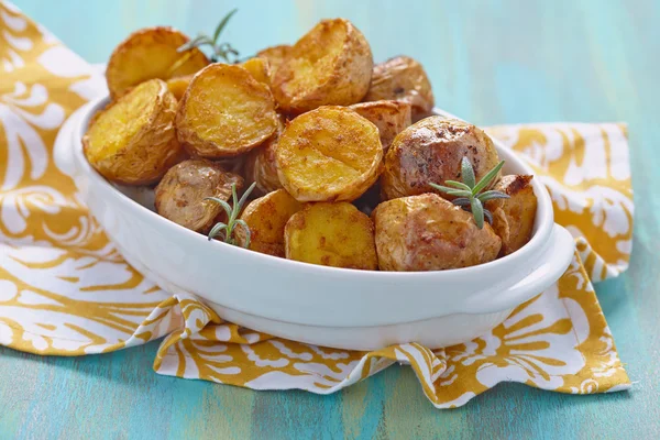 Oven baked potatoes with rosemary — Stock Photo, Image