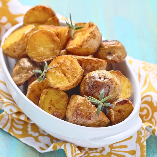 Oven baked potatoes with rosemary — Stock Photo, Image