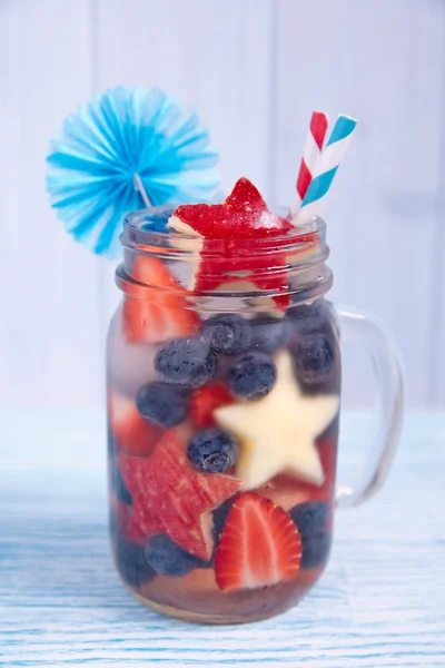 Cocktail with strawberry, blueberry and apple — Stock Photo, Image