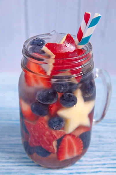Cocktail with strawberry, blueberry and apple — Stock Photo, Image