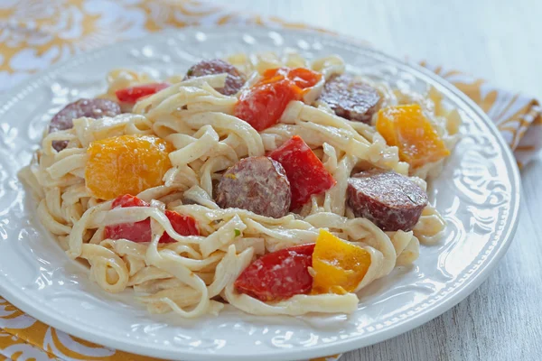 Λουκάνικο Fettuccini πιπέρι κατσαρόλα — Φωτογραφία Αρχείου