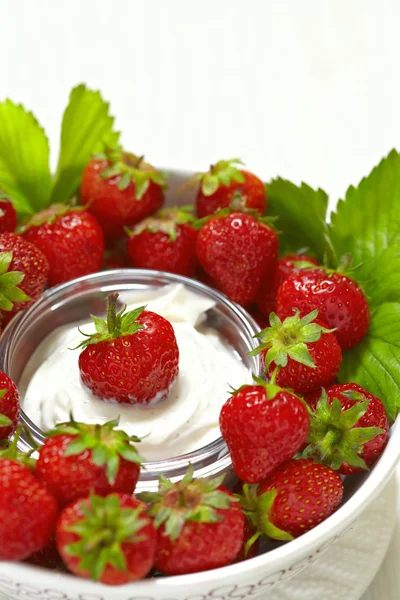 Fresh strawberry with cream cheese dip — Stock Photo, Image