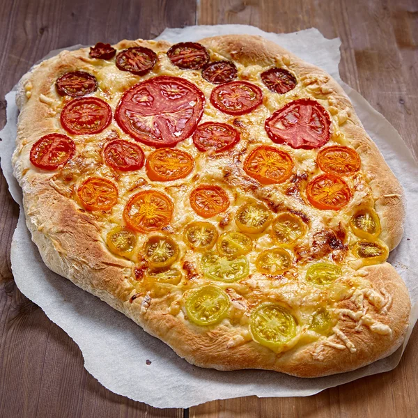 Gökkuşağı domates pizza — Stok fotoğraf
