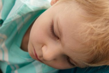Uyuyan çocuk