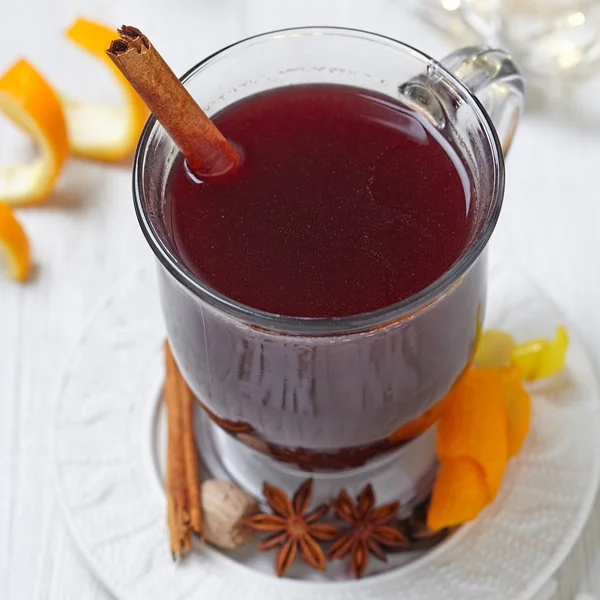 Hot mulled wine with christmas spices — Stock Photo, Image