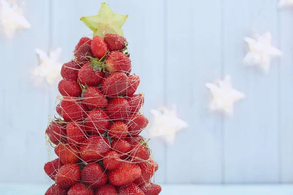 Erdbeer-Weihnachtsbaum — Stockfoto