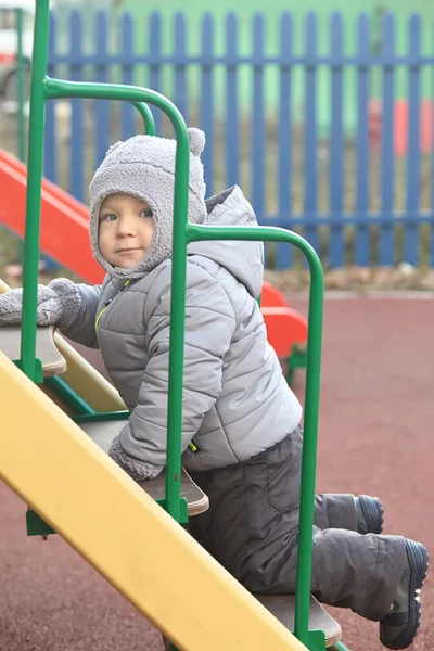 Boy in winter park — Stock Photo, Image