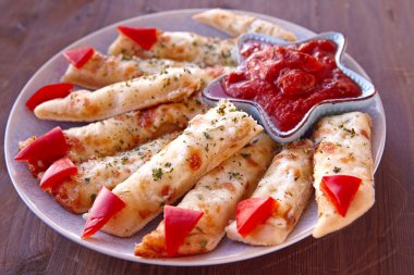 Peynirli Breadsticks cadı parmak