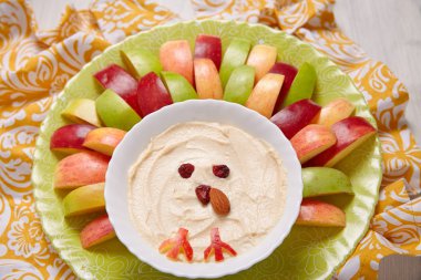 Elma ile karamel krem peynir dip