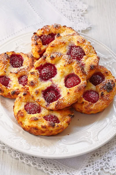 Biscoitos de queijo de creme com framboesa — Fotografia de Stock