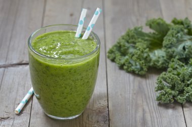 Kale yeşil smoothie