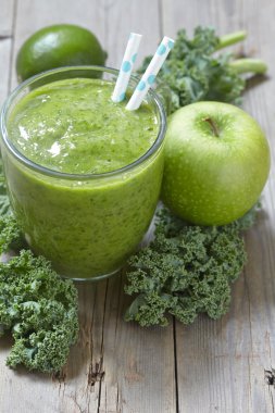 Kale yeşil smoothie