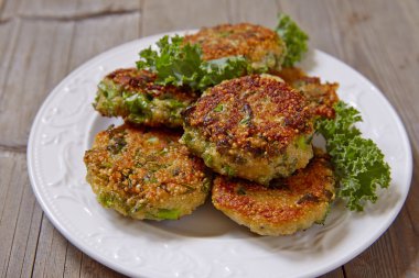 Quinoa börek kale ve kaşar peyniri ile