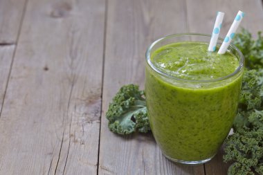 Kale yeşil smoothie