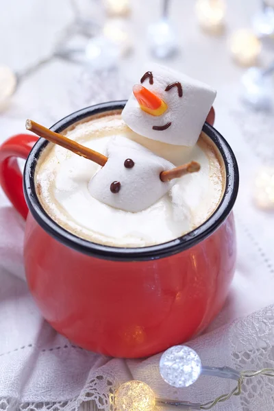 Chocolat chaud avec bonhomme de neige fondu — Photo