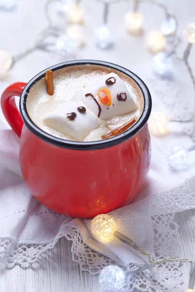 Chocolate quente com boneco de neve derretido — Fotografia de Stock