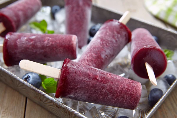 Blueberry ice cream popsicles — Stock Photo, Image