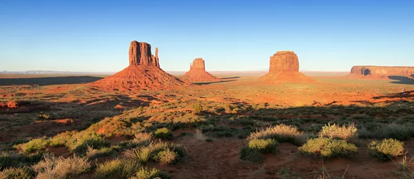 Monument Valley al mattino luce rossa — Foto Stock