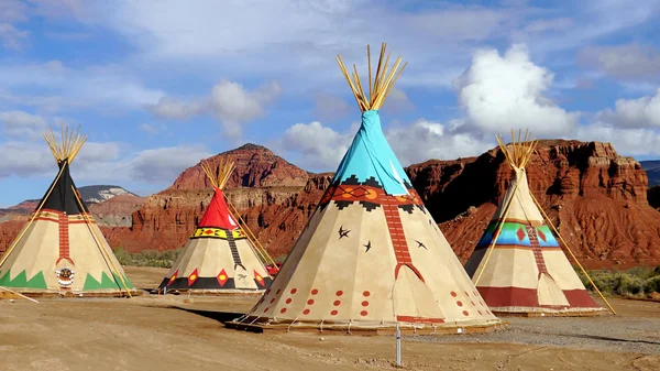 装飾品で飾られたインディアンのテント — ストック写真