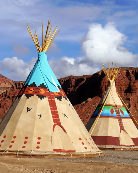 Kızılderili çadırları süsler ile dekore edilmiş — Stok fotoğraf