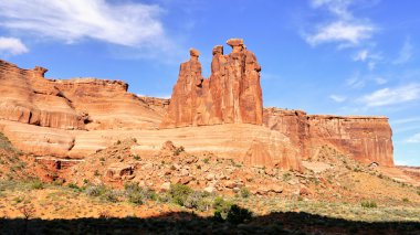 Üç kız kardeş sasndstone rock kuleleri