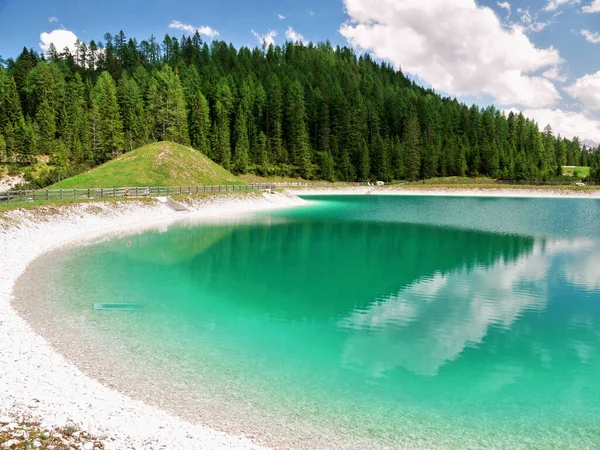Barragem Água Azul Turquesa Nas Montanhas Dos Alpes Italianos Panorama — Fotografia de Stock