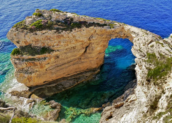 Arco de roca en la isla griega de Paxos — Foto de Stock
