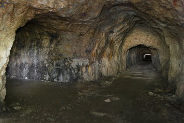 Tünel eski taş ocağı