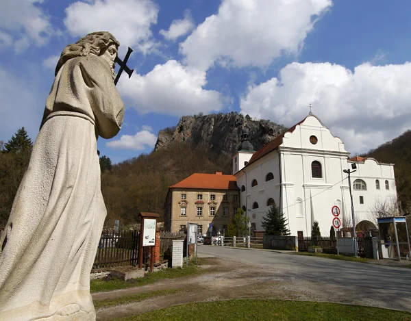 Church and statue of St. John — Stock Photo, Image