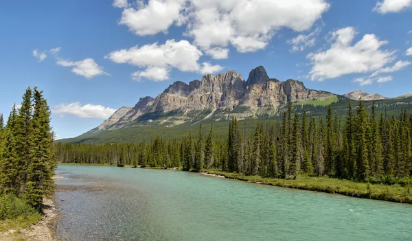 Montanhas do castelo - Montanhas rochosas canadenses — Fotografia de Stock