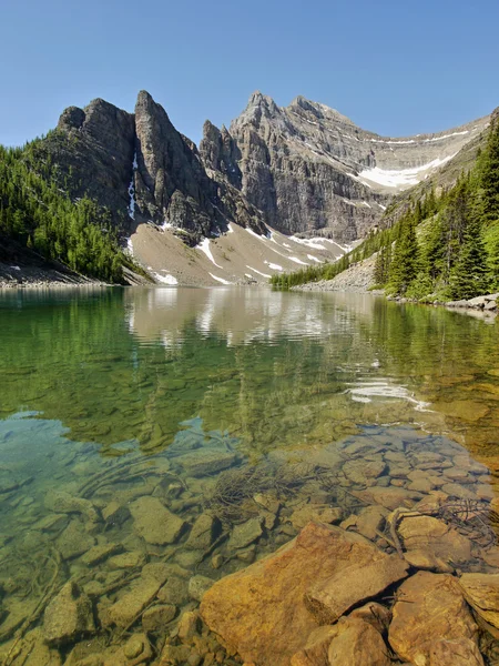 Lago di montagna — Foto Stock