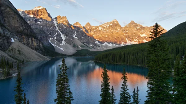 Sabah ışık buzultaş Gölü