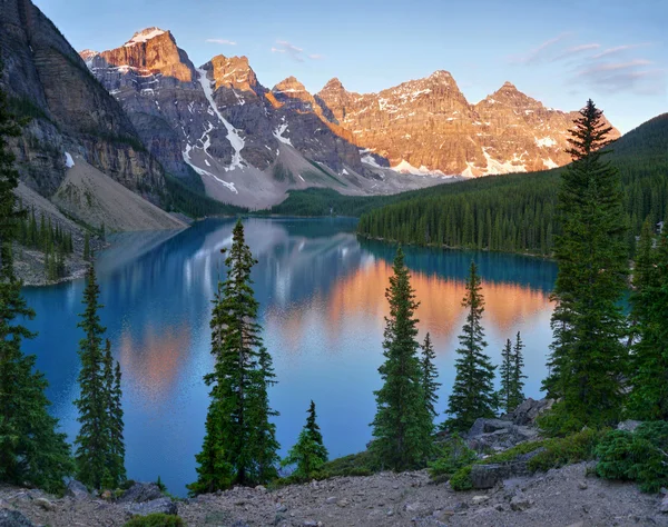 Sabah ışık buzultaş Gölü