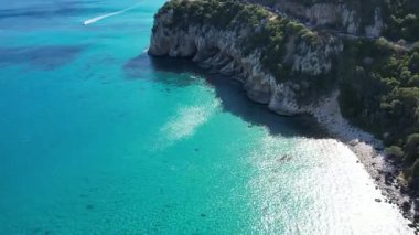 Hava Görüntüsü Turkuaz Okyanusu Kayalık Sardunya Kıyısı 'yla Karşılaşıyor