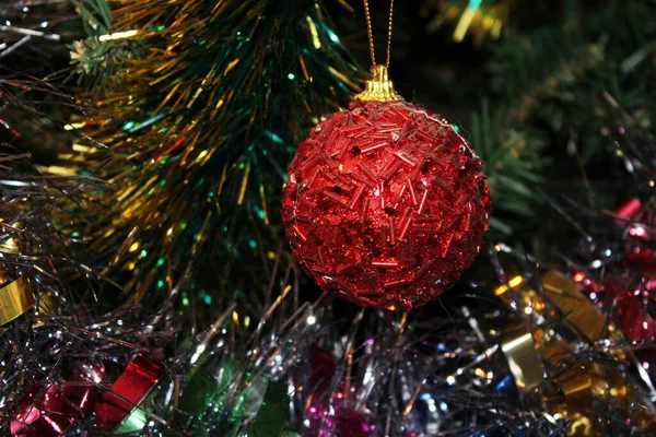 Mooie Rode Kerstbal Feest Van Kerstmis Nieuwjaar — Stockfoto