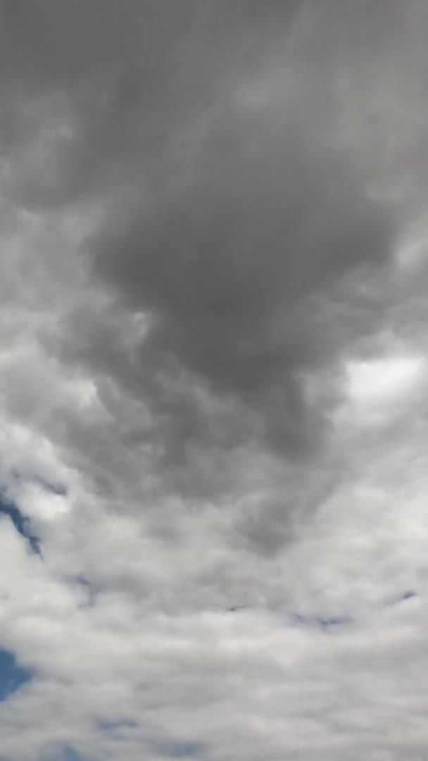 Grote Cumulus Wolken Aan Blauwe Zomerhemel Tijdsverloop Bewolkte Lucht Als — Stockvideo