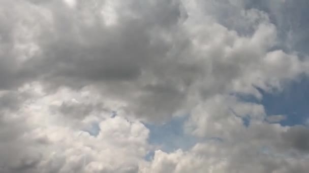 Zaman Hızı Beyaz Bulutlar Mavi Gökyüzünde Metin Veya Logo Için — Stok video