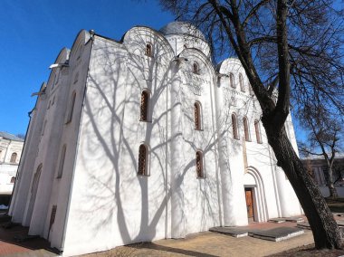 Çernihiv 'deki Boris ve Gleb Katedrali veya Borisoglebsky Katedrali. Ortaçağ kilisesi ve Rus prenslerinin mezarı. 12. yüzyılın Ortodoks Kilisesi.