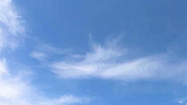 Λεπτά Σύννεφα Στον Γαλάζιο Ουρανό Χρονική Υστέρηση Βίντεο Συννεφιασμένο Ουρανό — Αρχείο Βίντεο