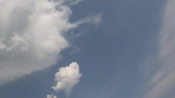 Cumulus Blancs Nuages Contre Ciel Bleu Timelapse Ciel Nuageux — Video